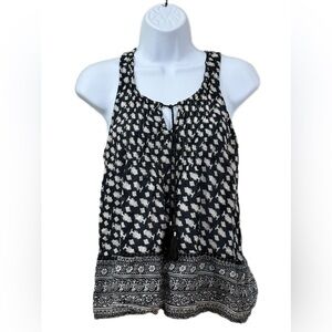 Black and White Patterned Women's Top